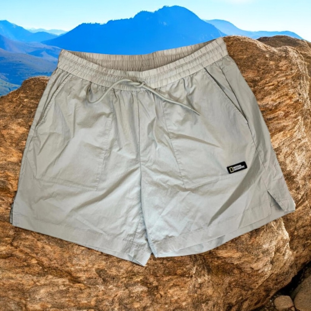 Women's National Geographic Shorts Women SZ Medium